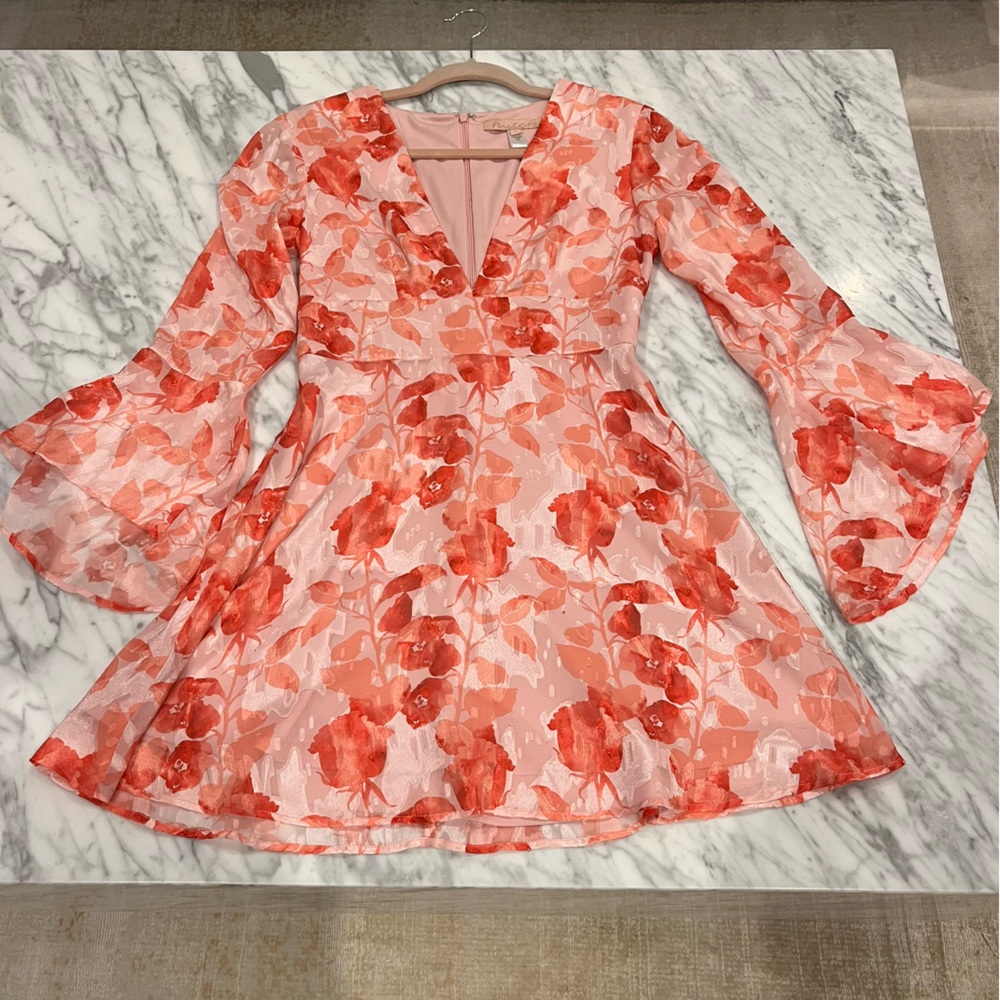 Flirty floral dress, by Hutch. Worn once! Perfect for Valentine’s Day dates! - Picture 3 of 4